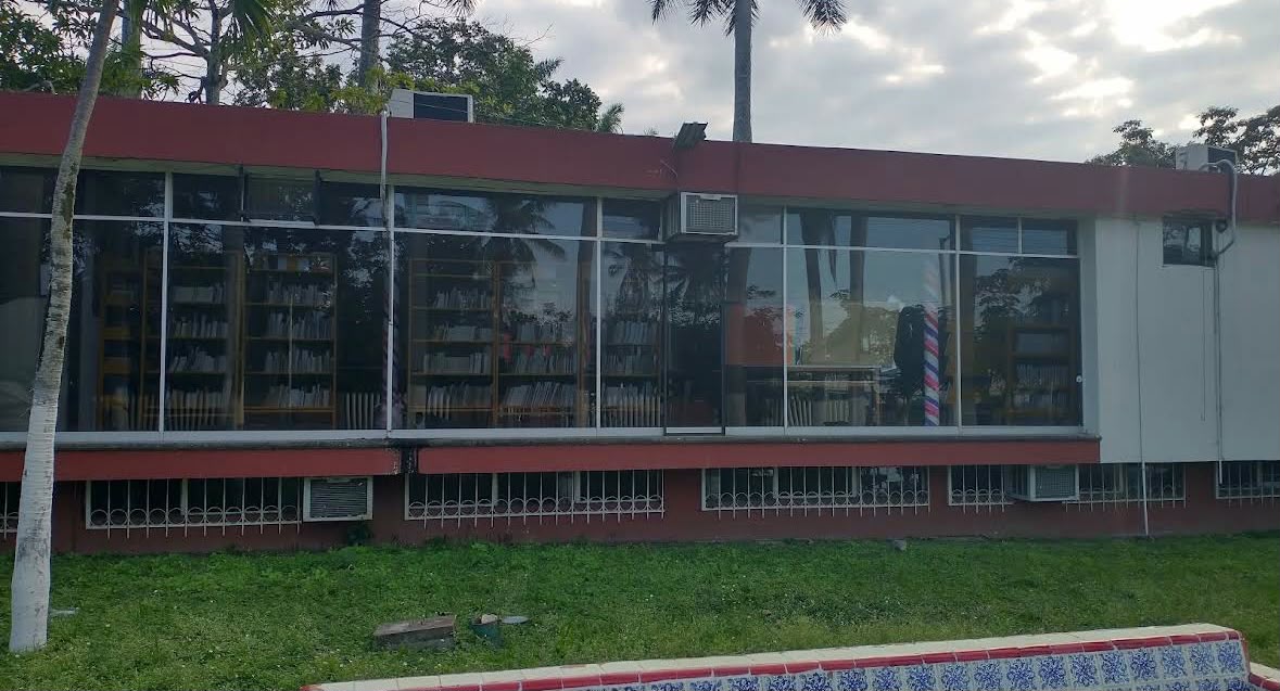 Fachada de Biblioteca Francisco Lira